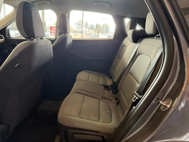 Ford Escape Vehicle Full-screen Gallery Image 21