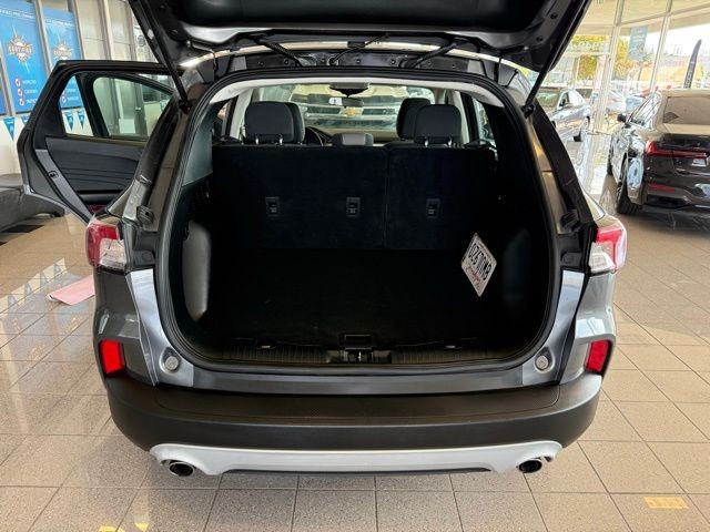 Ford Escape Vehicle Full-screen Gallery Image 22