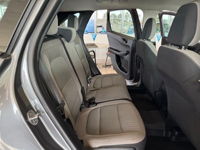 Ford Escape Vehicle Full-screen Gallery Image 23