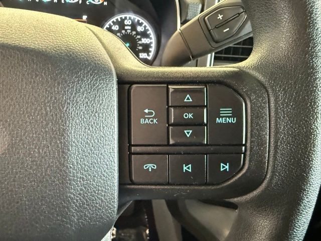 Ford F-150 Vehicle Full-screen Gallery Image 16