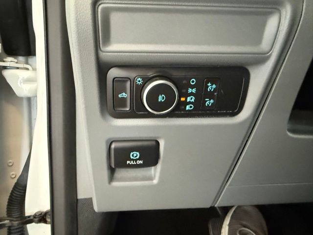 Ford F-150 Vehicle Full-screen Gallery Image 18