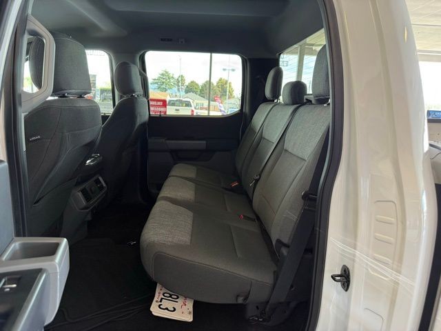 Ford F-150 Vehicle Full-screen Gallery Image 21