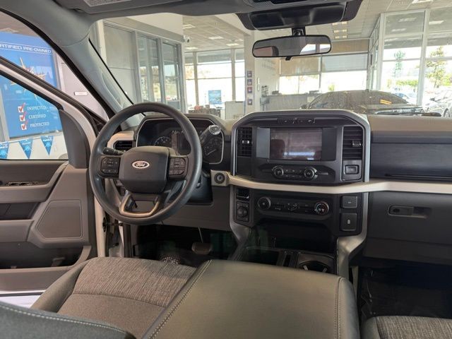Ford F-150 Vehicle Full-screen Gallery Image 24