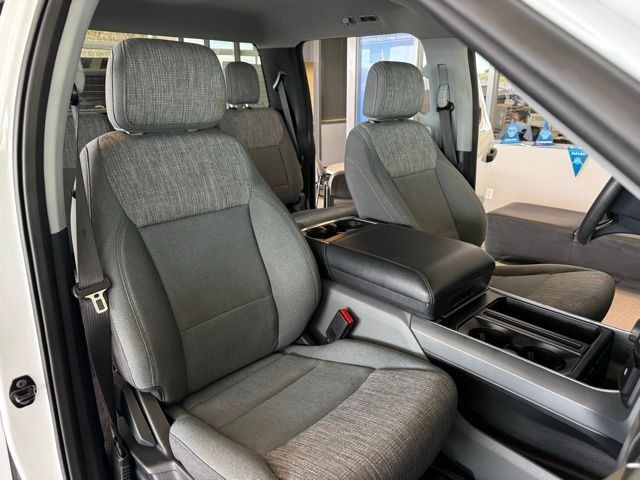 Ford F-150 Vehicle Full-screen Gallery Image 25