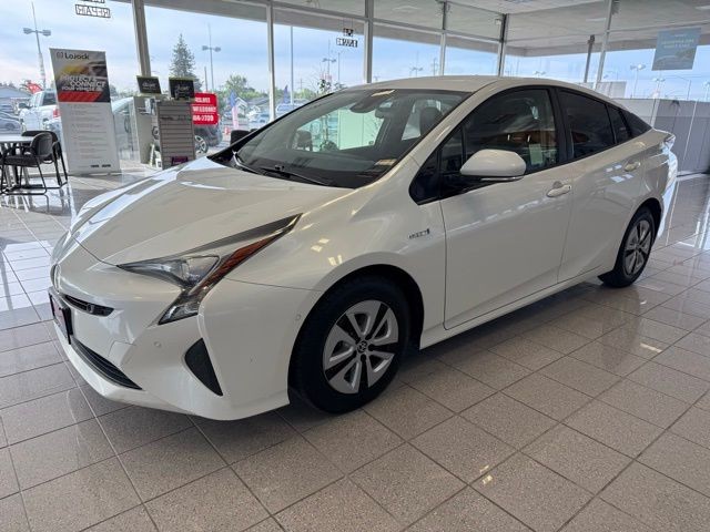 Toyota Prius Vehicle Full-screen Gallery Image 06