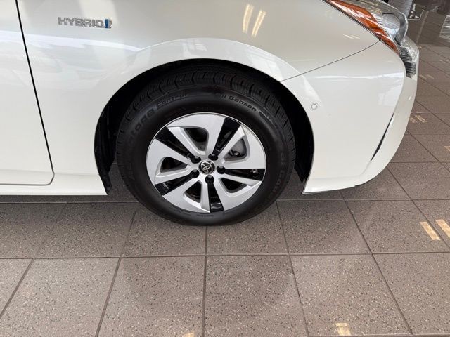 Toyota Prius Vehicle Full-screen Gallery Image 10