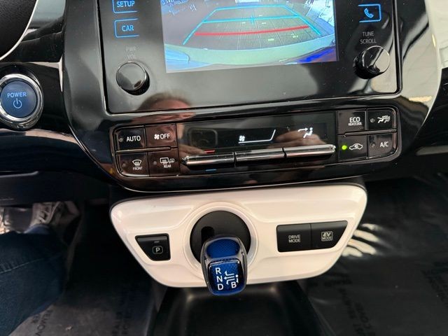 Toyota Prius Vehicle Full-screen Gallery Image 14