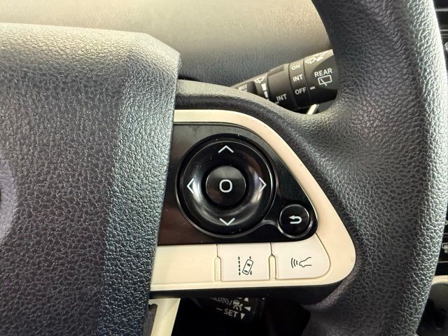 Toyota Prius Vehicle Full-screen Gallery Image 15