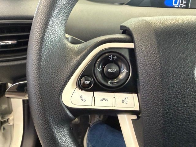 Toyota Prius Vehicle Full-screen Gallery Image 16