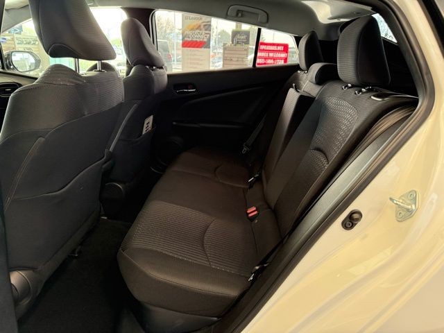 Toyota Prius Vehicle Full-screen Gallery Image 19