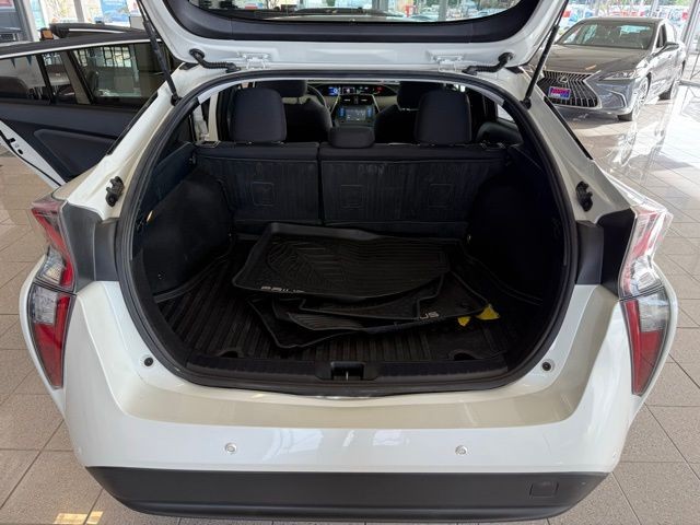 Toyota Prius Vehicle Full-screen Gallery Image 20