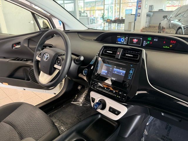 Toyota Prius Vehicle Full-screen Gallery Image 23