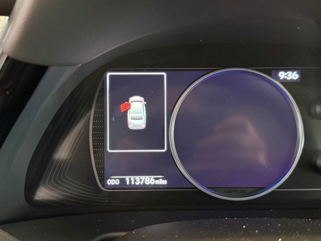 Lexus ES Vehicle Full-screen Gallery Image 12