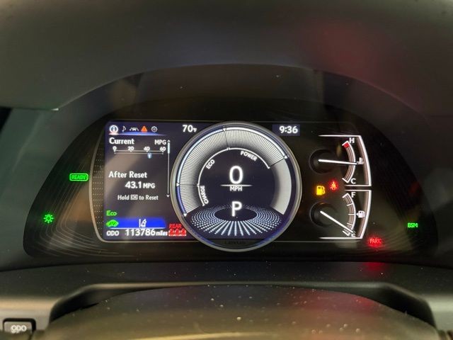 Lexus ES Vehicle Full-screen Gallery Image 13