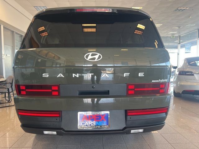 Hyundai Santa Fe Hybrid Vehicle Full-screen Gallery Image 06