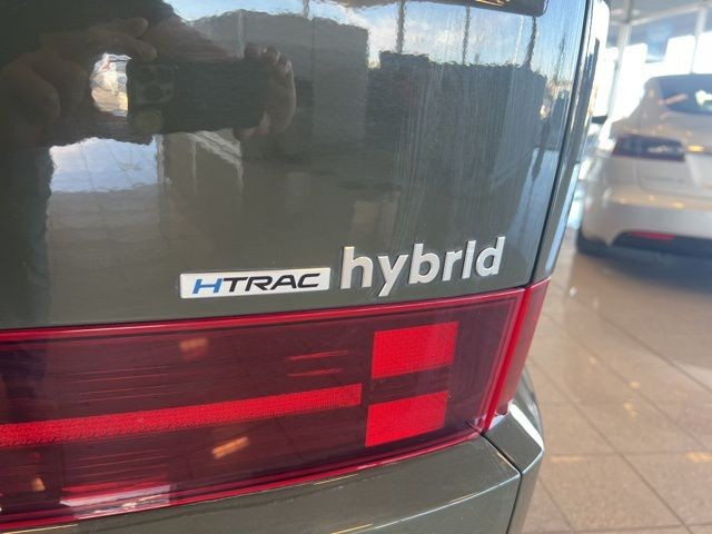 Hyundai Santa Fe Hybrid Vehicle Full-screen Gallery Image 08