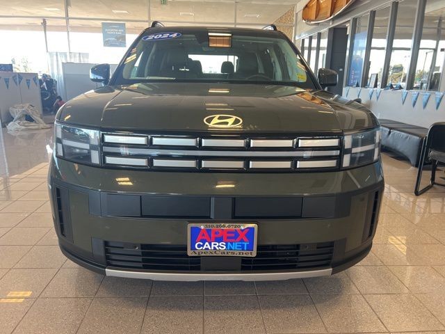 Hyundai Santa Fe Hybrid Vehicle Full-screen Gallery Image 14