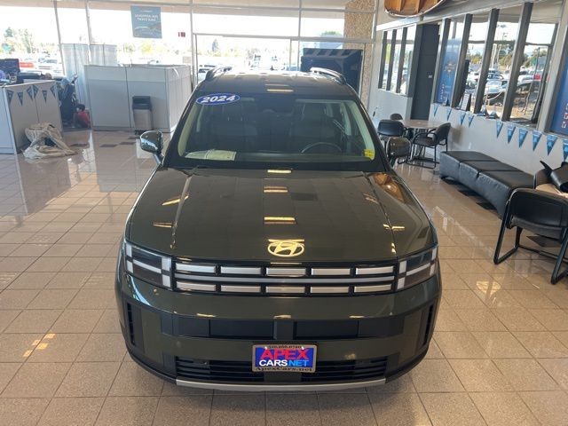 Hyundai Santa Fe Hybrid Vehicle Full-screen Gallery Image 15