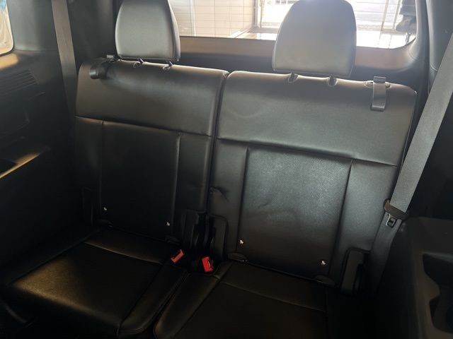 Hyundai Santa Fe Hybrid Vehicle Full-screen Gallery Image 18