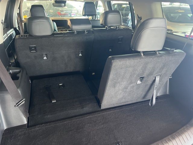 Hyundai Santa Fe Hybrid Vehicle Full-screen Gallery Image 20