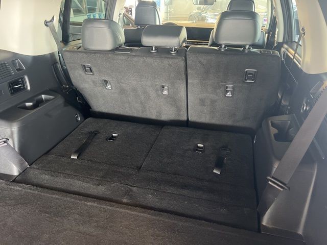 Hyundai Santa Fe Hybrid Vehicle Full-screen Gallery Image 21