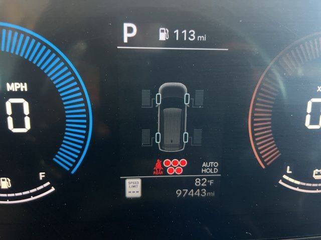 Hyundai Santa Fe Hybrid Vehicle Full-screen Gallery Image 25