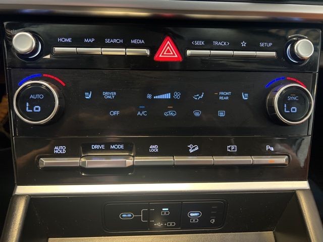 Hyundai Santa Fe Hybrid Vehicle Full-screen Gallery Image 28