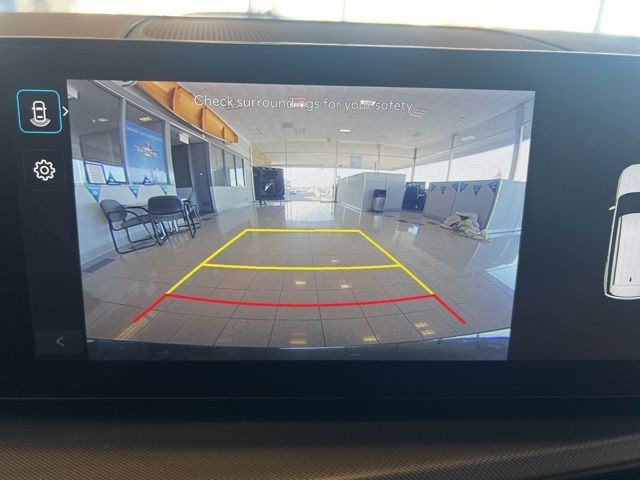 Hyundai Santa Fe Hybrid Vehicle Full-screen Gallery Image 29