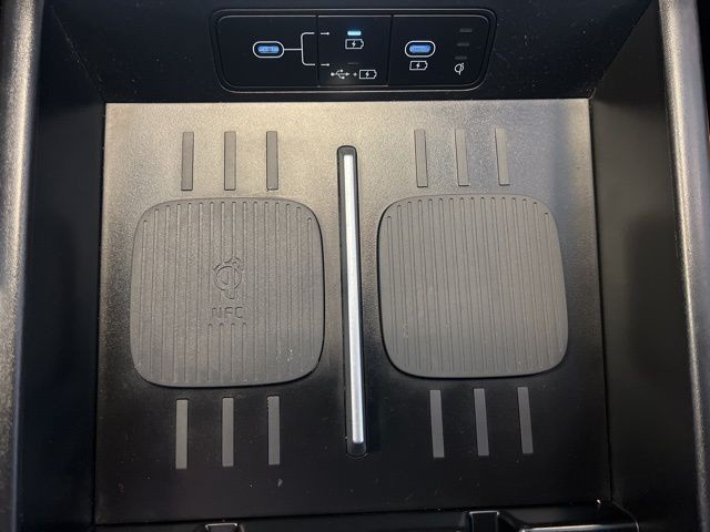 Hyundai Santa Fe Hybrid Vehicle Full-screen Gallery Image 30