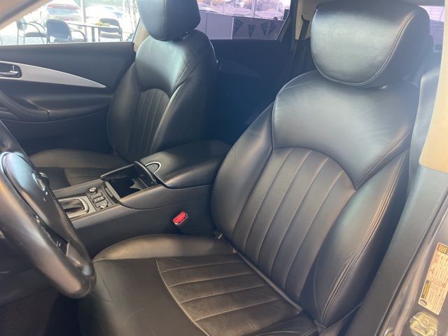 INFINITI QX50 Vehicle Full-screen Gallery Image 17