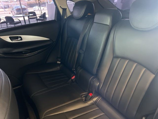 INFINITI QX50 Vehicle Full-screen Gallery Image 18