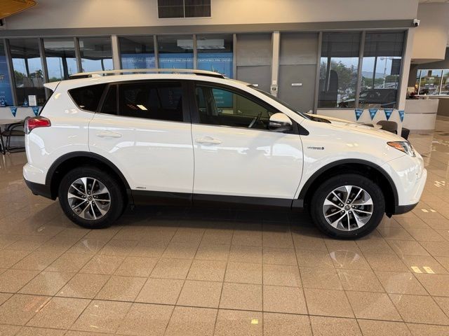 Toyota RAV4 Hybrid Vehicle Full-screen Gallery Image 02