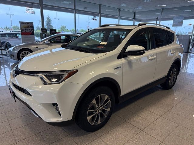 Toyota RAV4 Hybrid Vehicle Full-screen Gallery Image 06