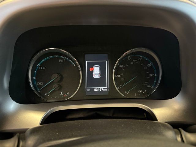 Toyota RAV4 Hybrid Vehicle Full-screen Gallery Image 13
