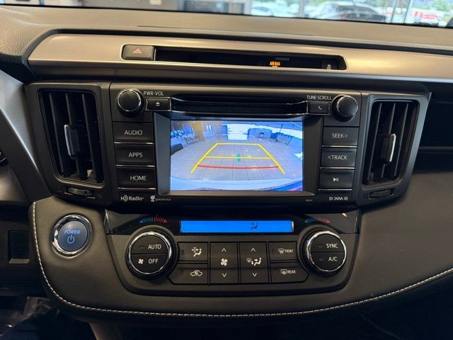 Toyota RAV4 Hybrid Vehicle Full-screen Gallery Image 15