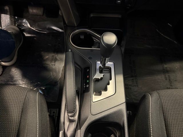 Toyota RAV4 Hybrid Vehicle Full-screen Gallery Image 16