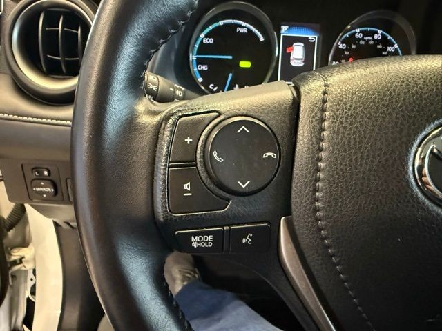 Toyota RAV4 Hybrid Vehicle Full-screen Gallery Image 18