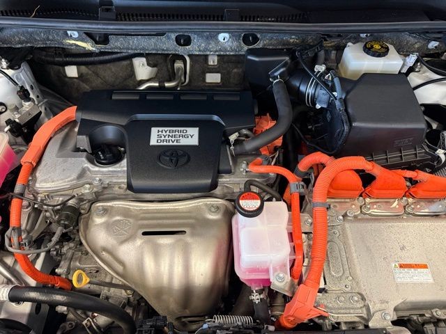 Toyota RAV4 Hybrid Vehicle Full-screen Gallery Image 29