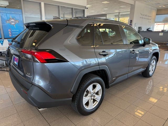 Toyota RAV4 Hybrid Vehicle Full-screen Gallery Image 03