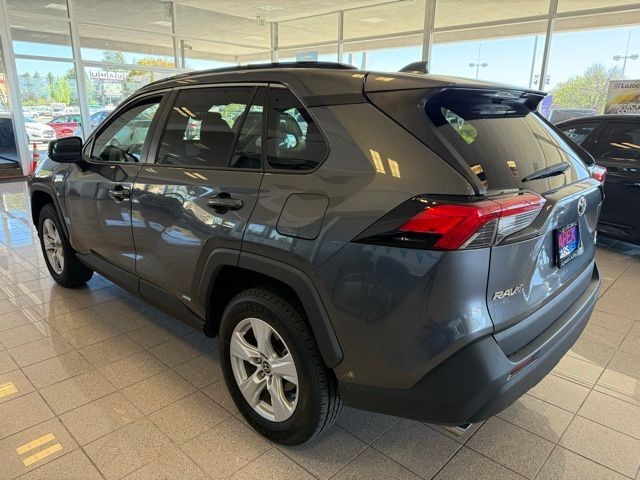 Toyota RAV4 Hybrid Vehicle Full-screen Gallery Image 05