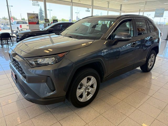 Toyota RAV4 Hybrid Vehicle Full-screen Gallery Image 06