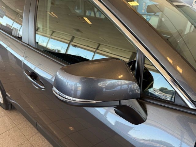 Toyota RAV4 Hybrid Vehicle Full-screen Gallery Image 11