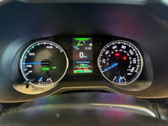 Toyota RAV4 Hybrid Vehicle Full-screen Gallery Image 13