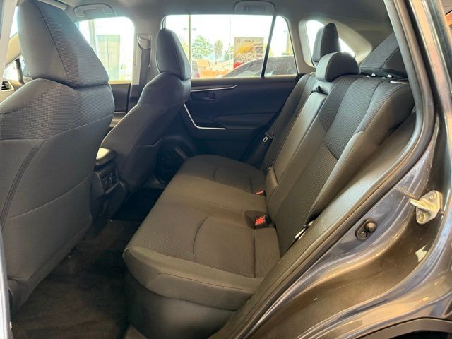 Toyota RAV4 Hybrid Vehicle Full-screen Gallery Image 20