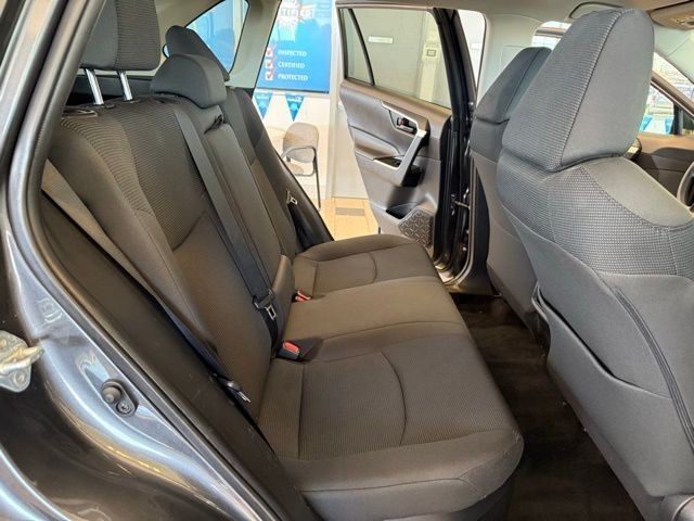 Toyota RAV4 Hybrid Vehicle Full-screen Gallery Image 22