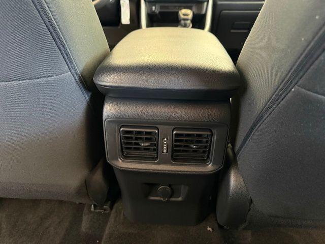 Toyota RAV4 Hybrid Vehicle Full-screen Gallery Image 23