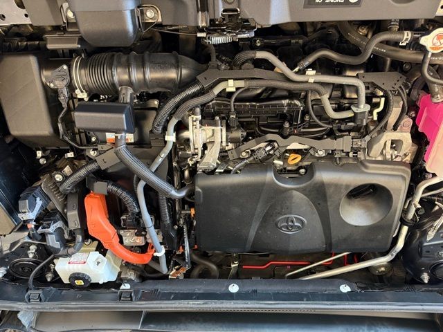 Toyota RAV4 Hybrid Vehicle Full-screen Gallery Image 27