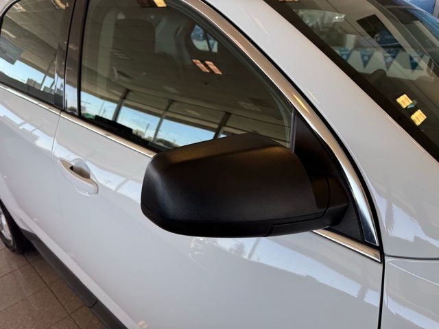 Chevrolet Equinox Vehicle Full-screen Gallery Image 11