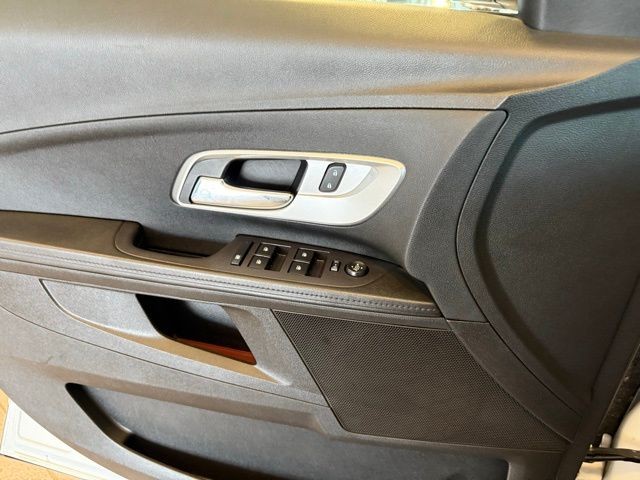 Chevrolet Equinox Vehicle Full-screen Gallery Image 18