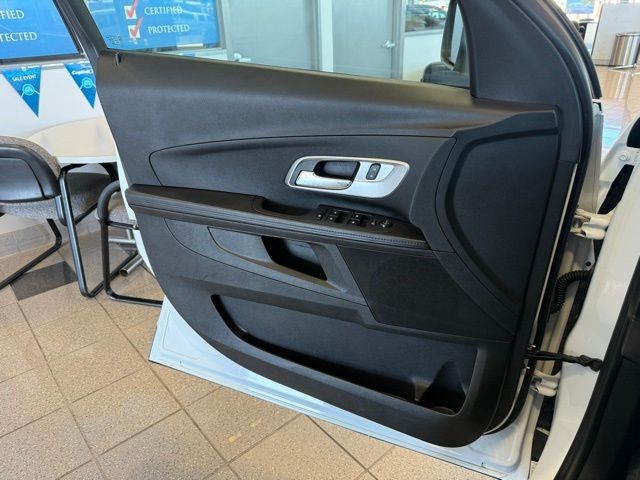 Chevrolet Equinox Vehicle Full-screen Gallery Image 19